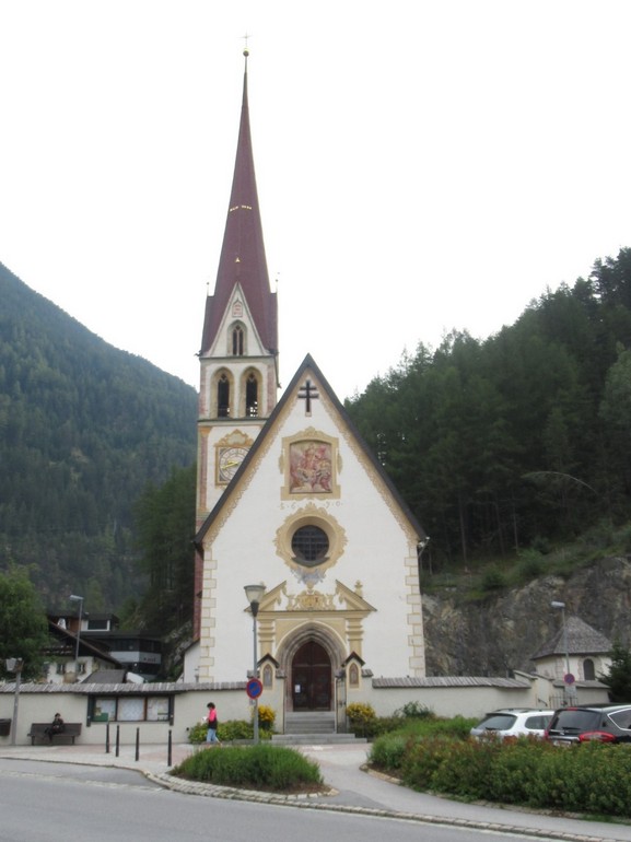 De fraaie kerk in Längenfeld